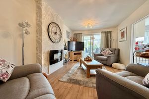 17' Living Room- click for photo gallery